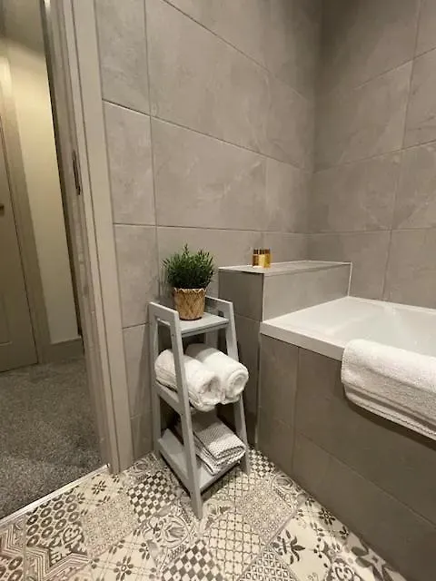 Spectacular 2 Bedroom Balcony Sea View Flat 斯卡伯勒 公寓