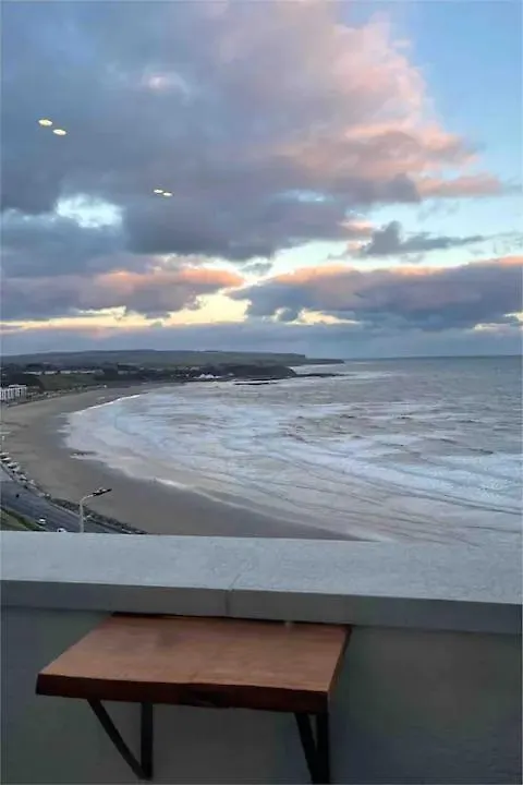 Spectacular 2 Bedroom Balcony Sea View Flat 斯卡伯勒 英国